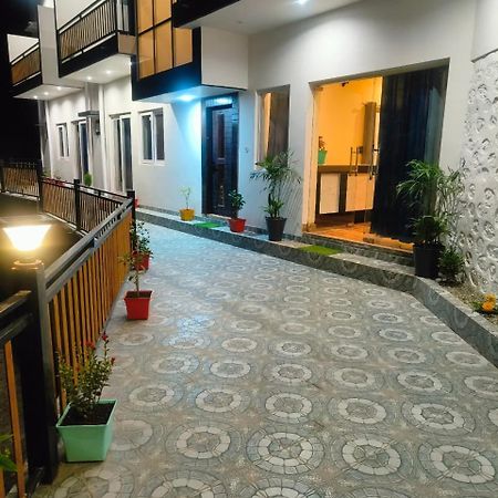 Monarch Hills Hotel Lansdowne Buitenkant foto