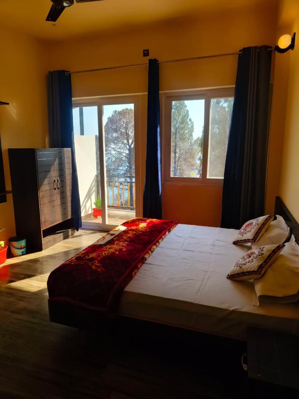 Monarch Hills Hotel Lansdowne Buitenkant foto