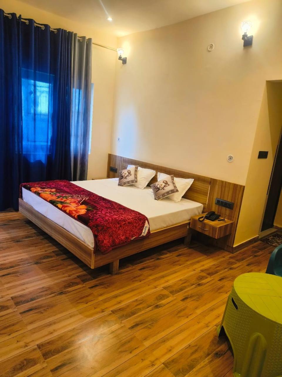 Monarch Hills Hotel Lansdowne Buitenkant foto