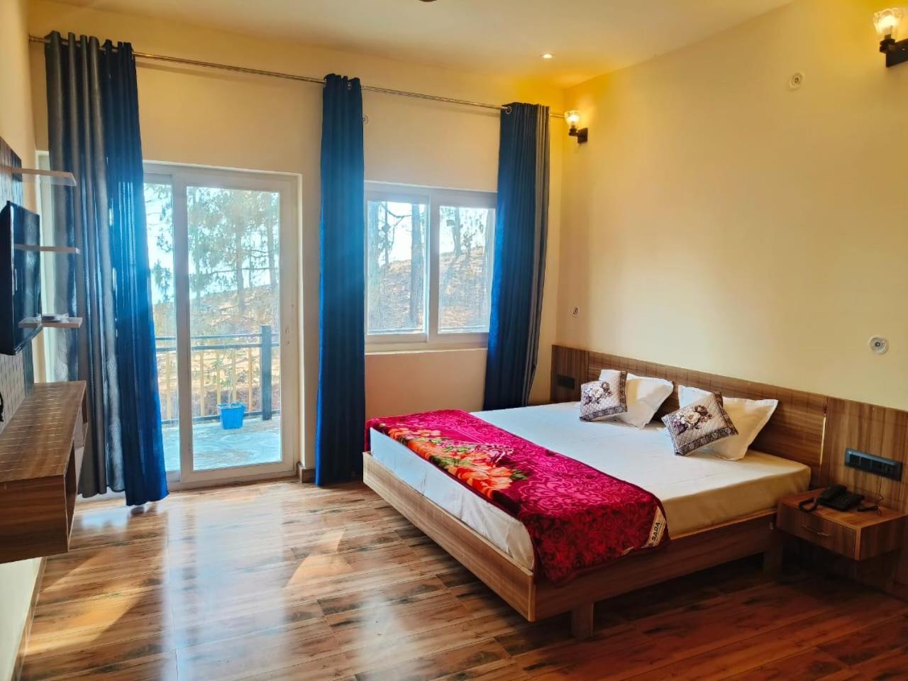 Monarch Hills Hotel Lansdowne Buitenkant foto