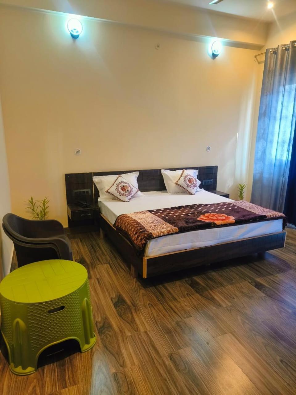 Monarch Hills Hotel Lansdowne Buitenkant foto